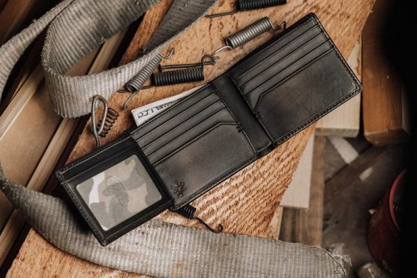 Best Men’s Leather Bifold Wallet With Deer Design - Imagen 6