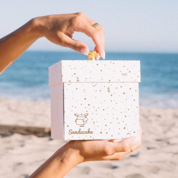 Sendacake Celebration Box With Flying Butterflies & Mini Chocolate Cake - Best Gift - Imagen 5