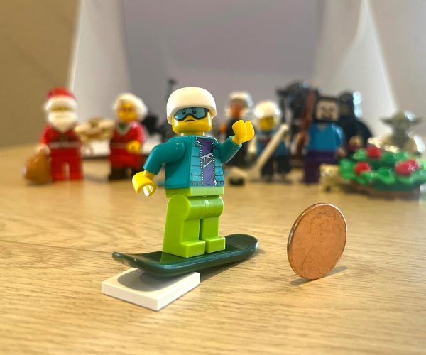 Best Lego City Snowboarder Minifigure With Goggles & Snowboard – Image 3